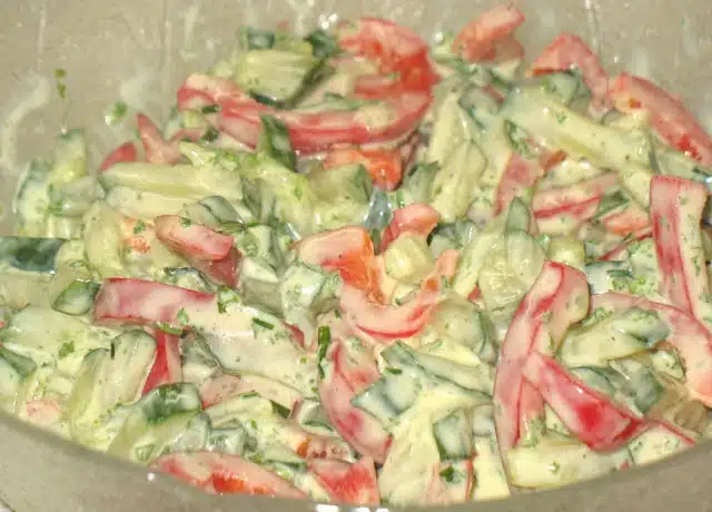 Paprika-Gurken-Salat mit Joghurt: Eine Frische Explosion