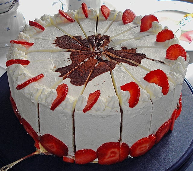 Gewickelte Erdbeer – Tiramisu – Torte