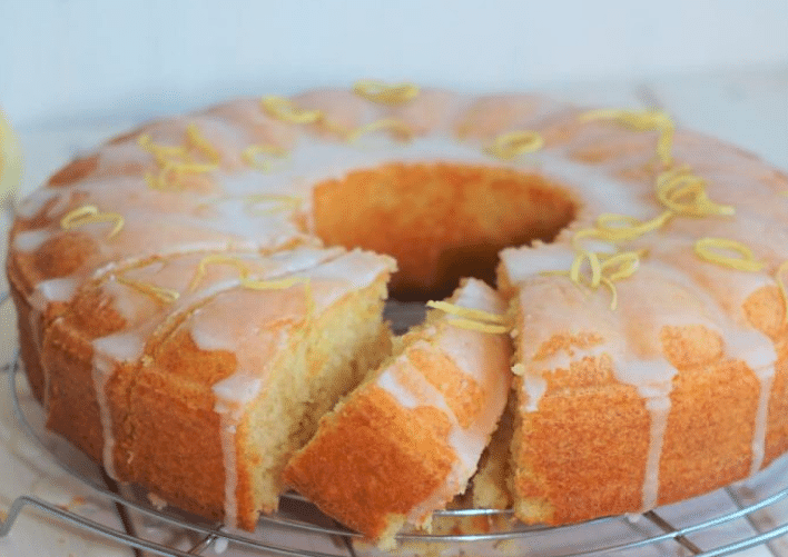 Zitronen-Buttermilch Kuchen
