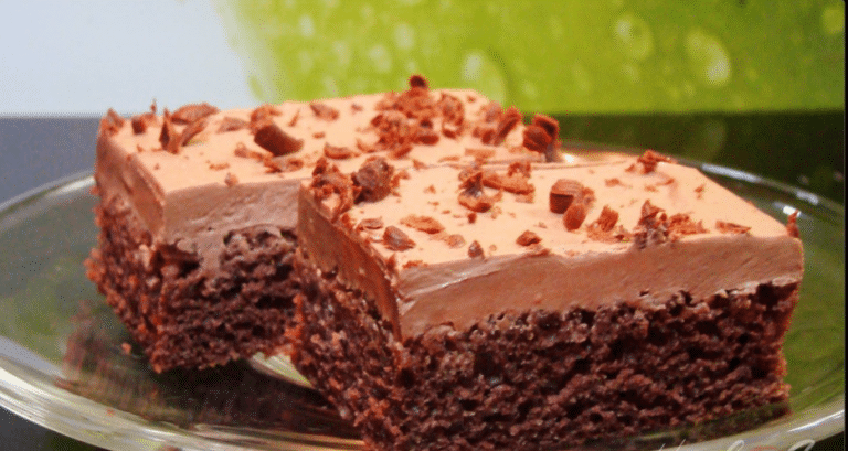 Schneller Kefir-Kuchen mit Saure-Sahne-Schokocreme