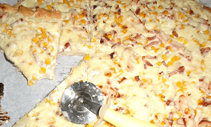 Sahne-Pizza mit Knoblauch