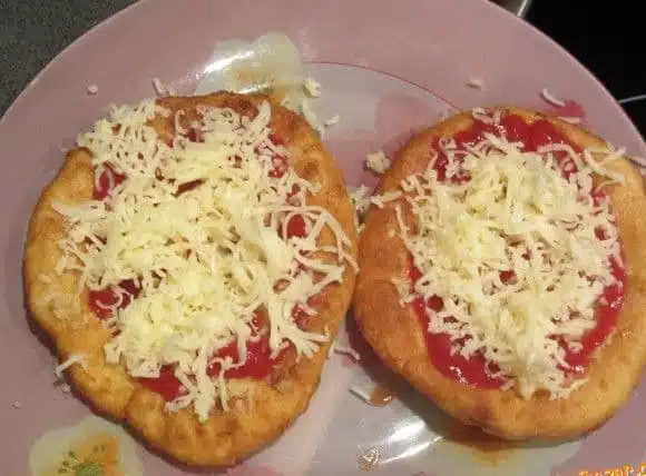 Langos aus Joghurtteig