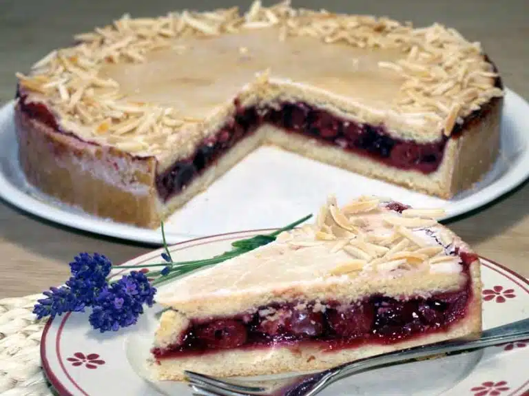 gedeckter kirschkuchen