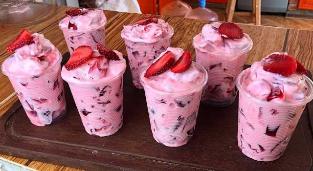 Erdbeer Dessert mit Joghurt in paar Minuten fertig !