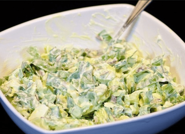 Leichter Salat mit Bärlauch und Ei