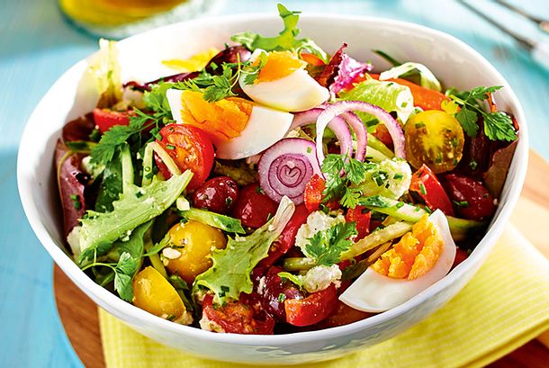 Rasanter Salat mit Ei und Feta