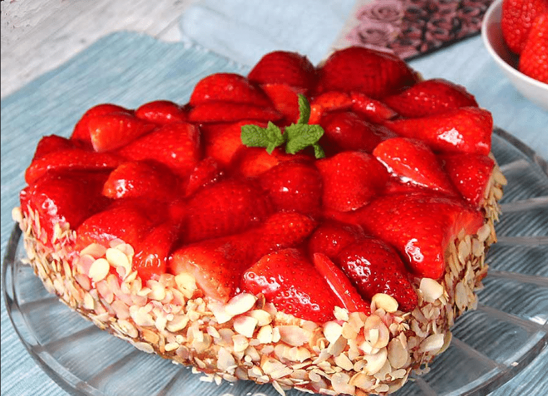 Erdbeer-Herz Torte