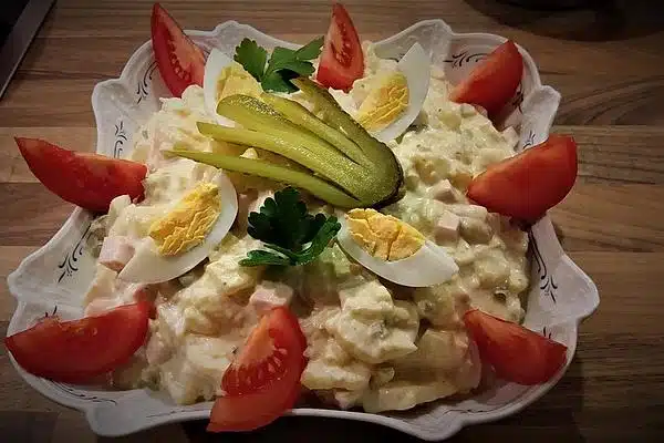 omas kartoffelsalat mit brühe und mayonnaise