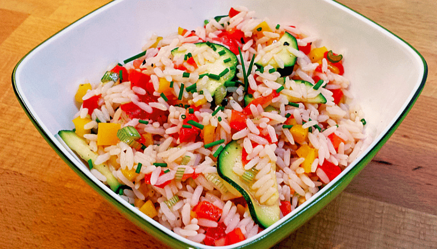 Sommerlich leichter Reissalat ohne Fleisch und Wurst