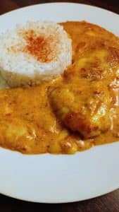 paprika-sahne-hähnchen mit käse überbacken