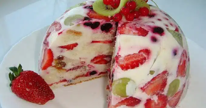 Leckere ZACK ZACK Sahne-Torte mit Obst – ohne Backen und in nur 5 Minuten zubereitet !