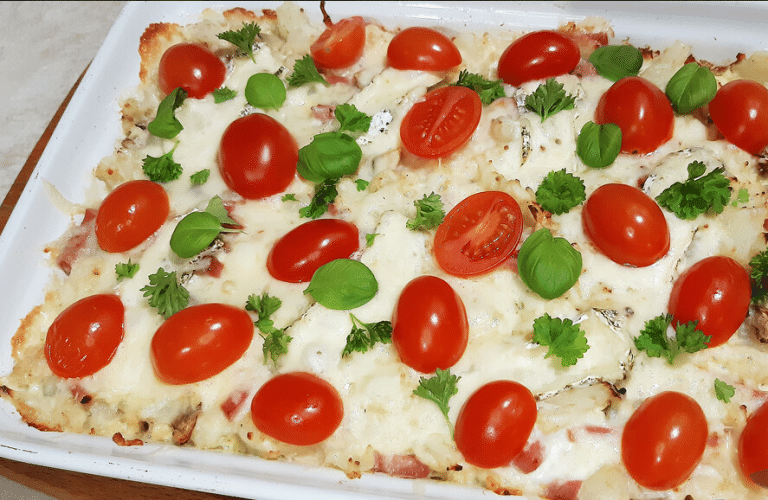 Blumenkohl-Auflauf mit Käse und Tomaten