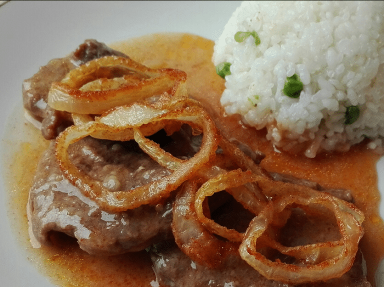 Wiener Rostbraten mit Zwiebelringen