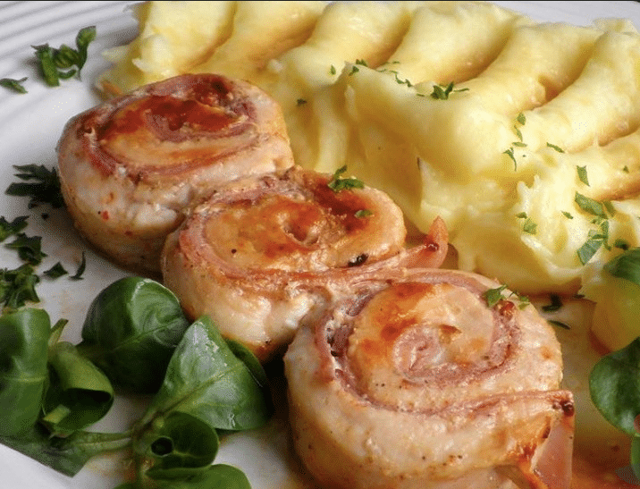 Hähnchenfleisch-Schnecken am Spieß mit Kartoffelpüree