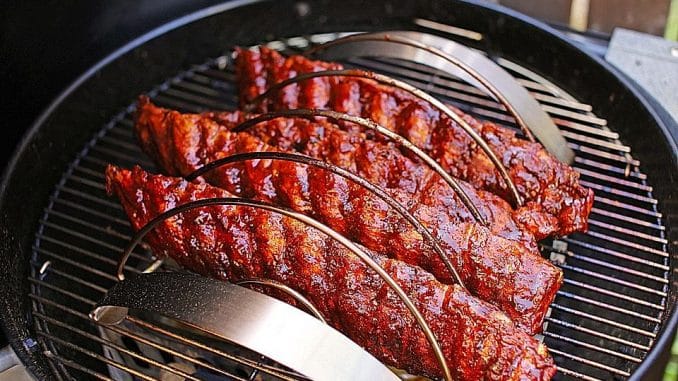 Köstliche BBQ Spareribs für Smoker und Backofen mit Soße und Gewürzmischung