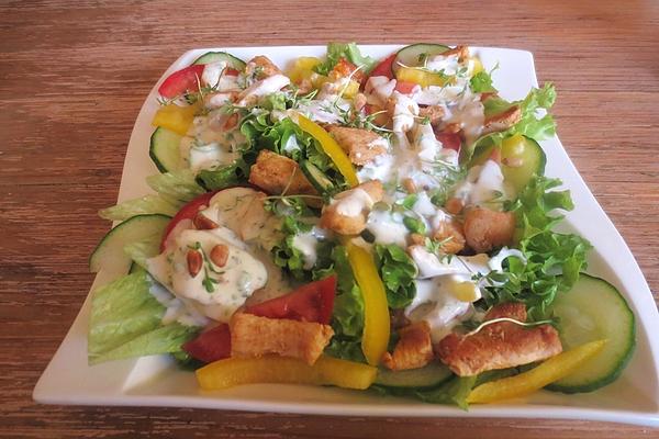Fitness-Salat mit Hähnchen (kalorienarm und eiweißreich)