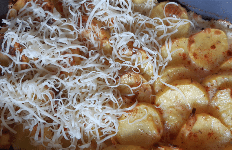 Leckere Ofenkartoffeln mit Käse