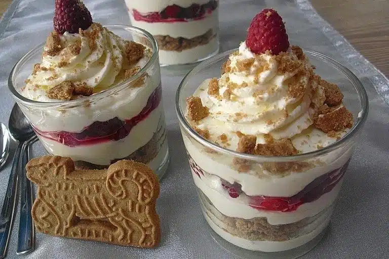 HIMBEERDESSERT MIT SPEKULATIUS
