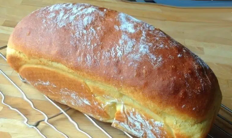 Superzartes Brot mit 4 Zutaten, ein Tassenrezept!