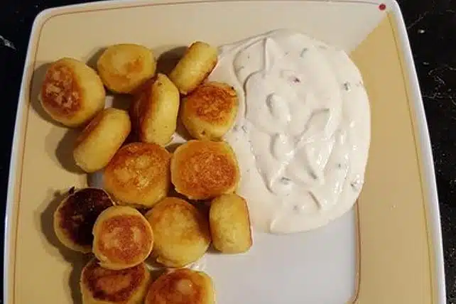 Potato Puffs mit Dip – knusprig-cremige Kartoffelplätzchen