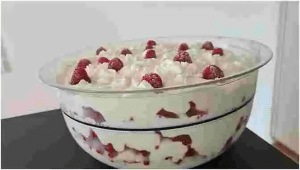 Rezept gefrorene Himbeeren Baiser Sahne Quark
