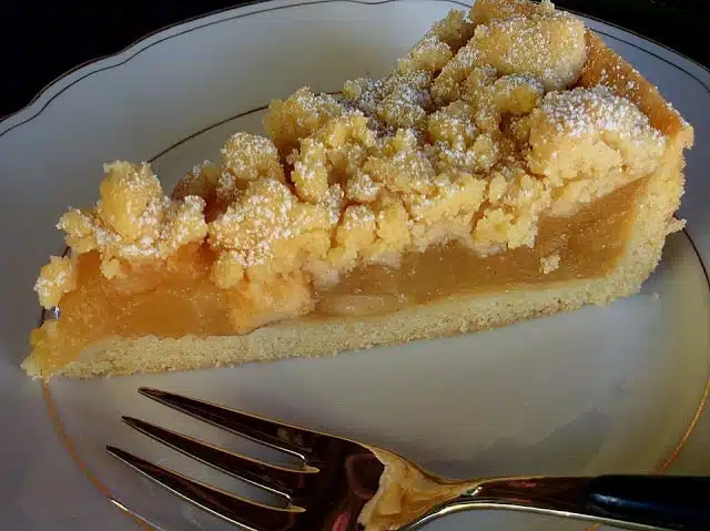 Apfelkuchen mit Apfelmus und Vanillepudding: Ein himmlisches Dessert