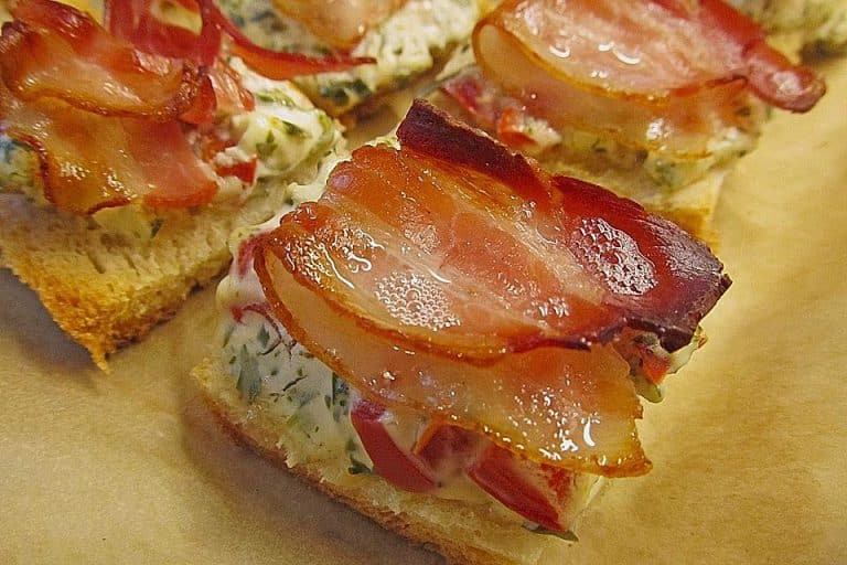 Bacon-Tomaten-Frischkäsehäppchen: leckeres Fingerfood mit getrockneten Tomaten, schnell zubereitet