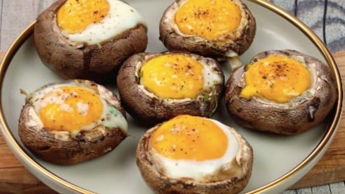 Gefüllte Champignons mit Eiern: Eine leckere Idee zum Abendessen oder Frühstück!