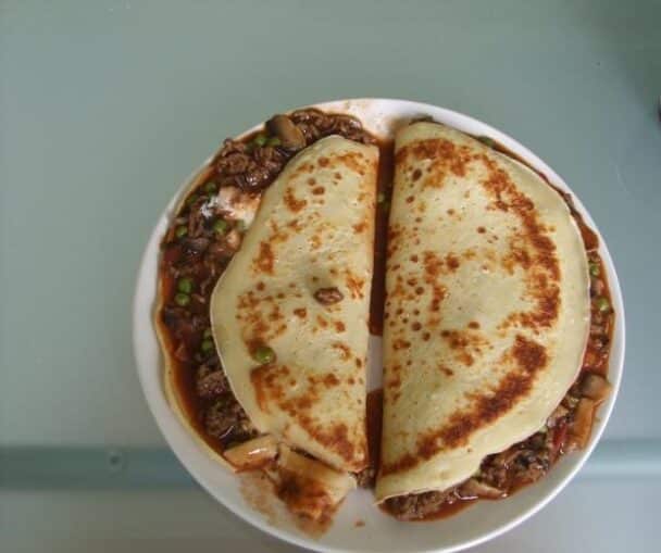 Flammkuchenrolle,Blätterteig mit pikanter Füllung - 99 rezepte