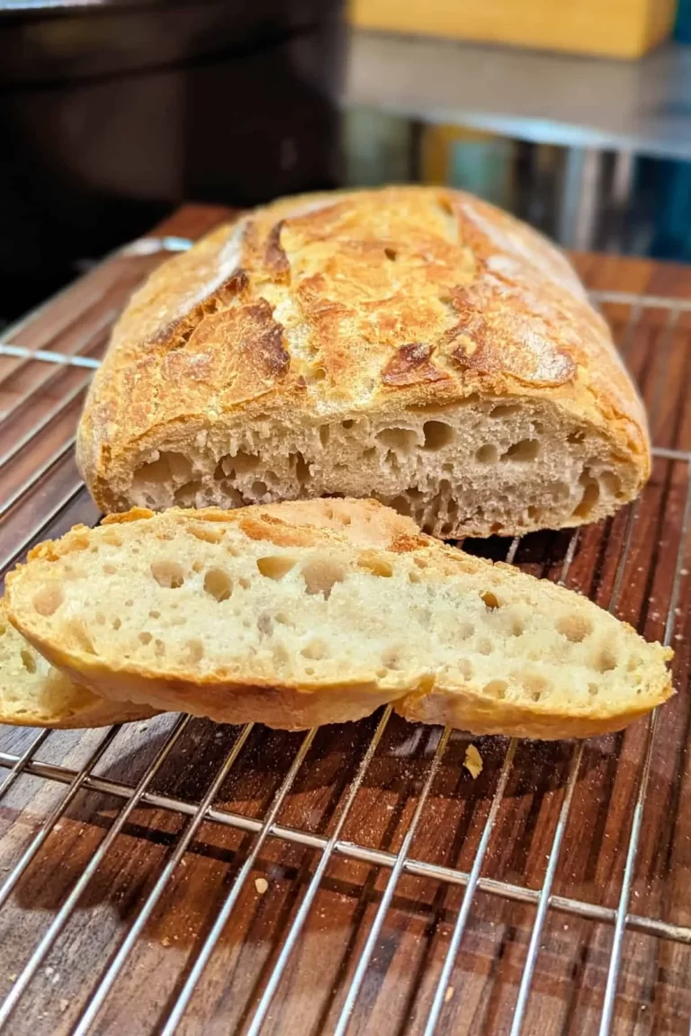 Einfaches Brot selber backen: Dieses tolle Brot besteht aus nur 4 Zutaten und wird dich auch als Koch- und Backanfänger total begeistern