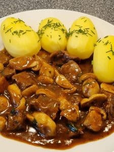 rindergulasch mit pilzen