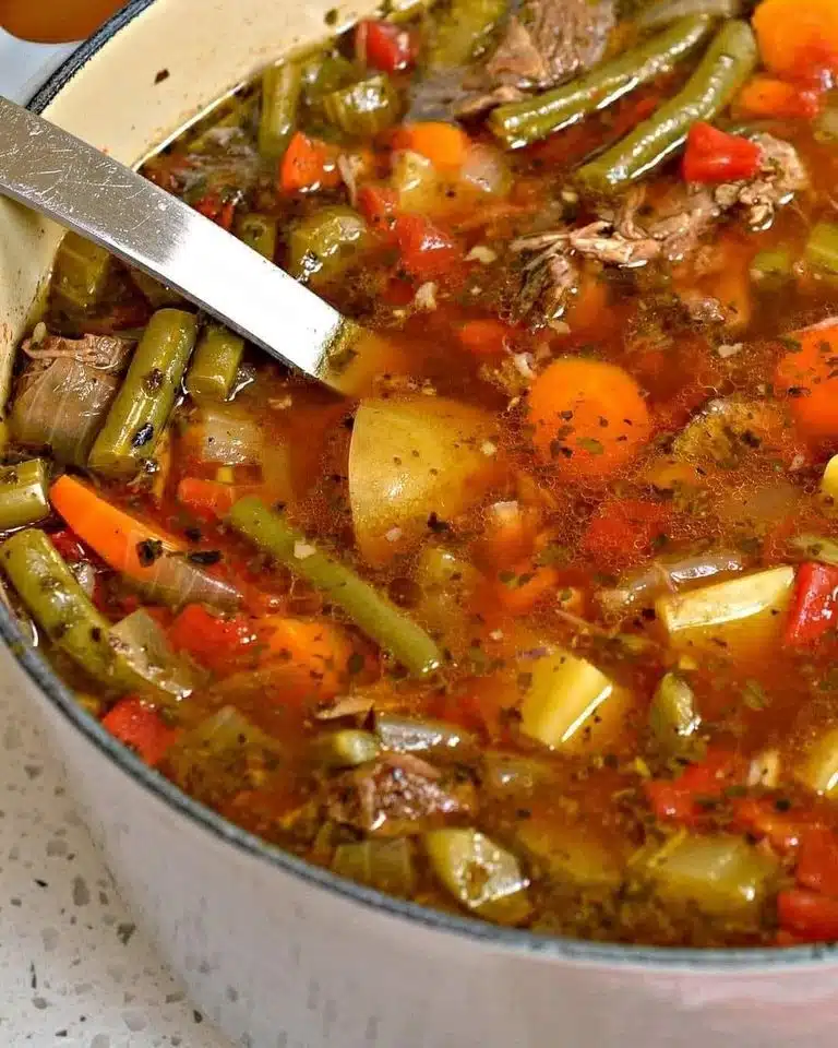 Rindfleischsuppe mit Gemüse