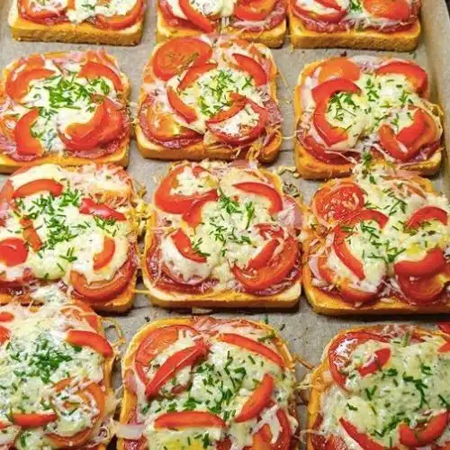 Ultrasaftiger und cremiger Tomaten-Mozzarella-Toast im Ofen, super schnell fertig