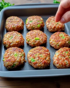 Leckere Frikadellen aus dem Backofen auf einem Teller serviert