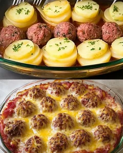 Leckere, im Ofen gebackene Hackbällchen mit Kartoffeln auf einem Teller angerichtet.