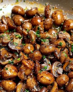 Knoblauch Champignons zubereitet in wenigen Minuten