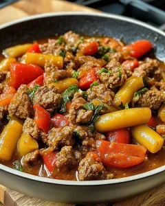 Türkische Bohnen-Hackfleisch-Pfanne mit frischen Zutaten