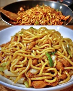 Chinesische Nudeln mit Hühnchen in einem farbenfrohen Gericht