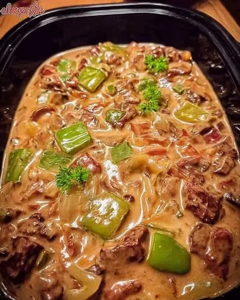 Leckeres Jagertopf Gericht in einer Schüssel serviert