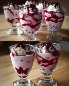 Heidelbeer-Mascarpone-Dessert mit frischen Heidelbeeren und Mascarpone-Creme.