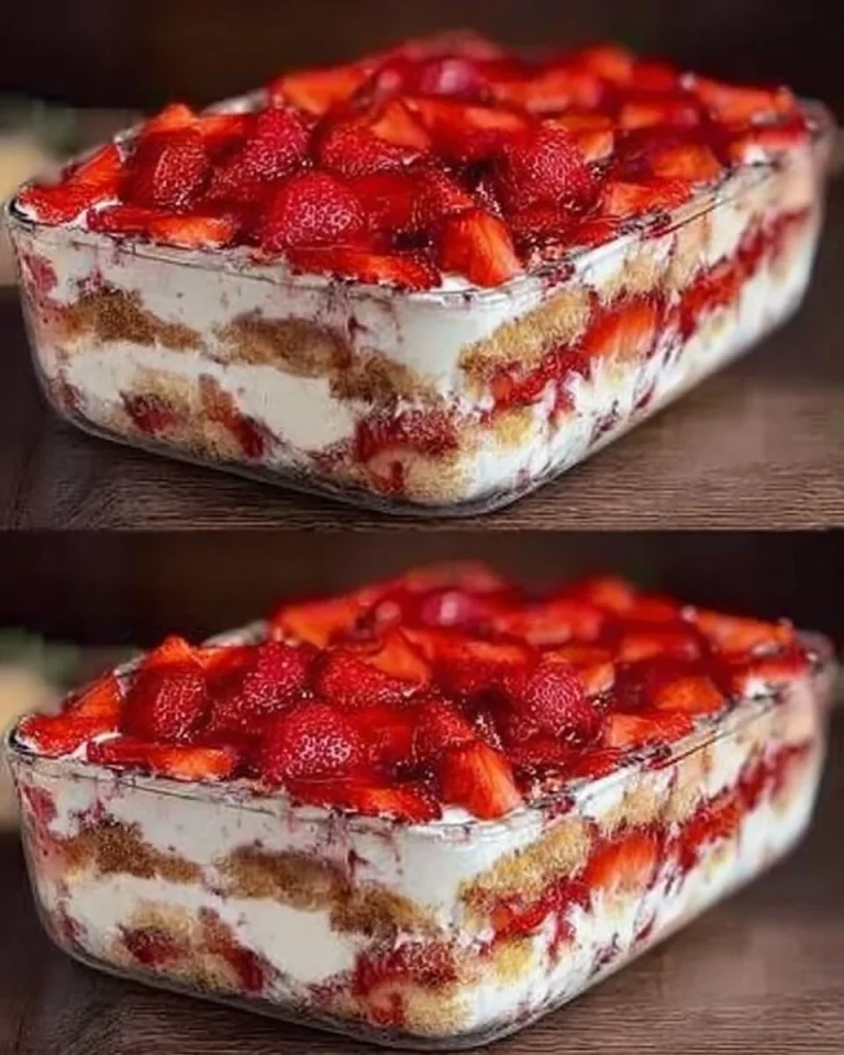 Leckeres Erdbeer Tiramisu in einer eleganten Schüssel serviert