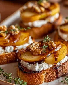 Karamellisierte Birnen auf Ziegenkäse-Crostini für ein leckeres Gericht