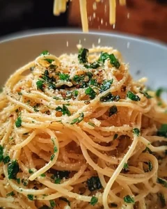 Knoblauchbutter-Kräuter-Pasta in 5 Minuten zubereitet