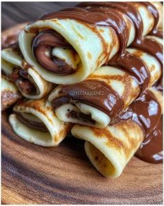 Pfannkuchen mit Nutella auf einem Teller