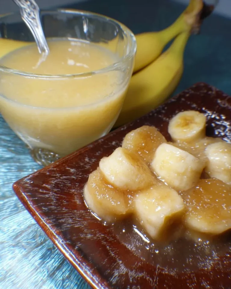 Bananen Honig Mischung aus frischen Bananen, Honig und Wasser in einer Schüssel