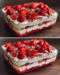 Leckeres Erdbeer-Tiramisu mit frischen Erdbeeren und cremiger Mascarpone-Schicht.