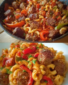 Jugoslawische Paprikapfanne mit bunten Paprika und Gewürzen