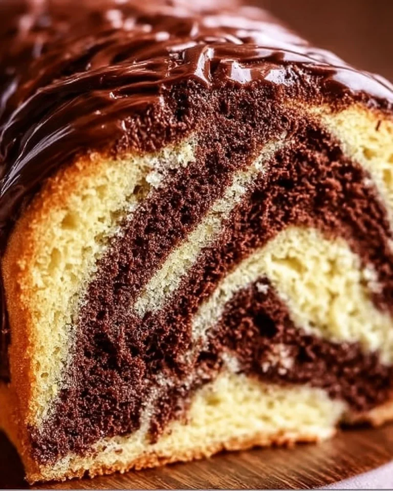 Saftiger Marmorkuchen nach Omas Rezept, perfekt für jeden Anlass.