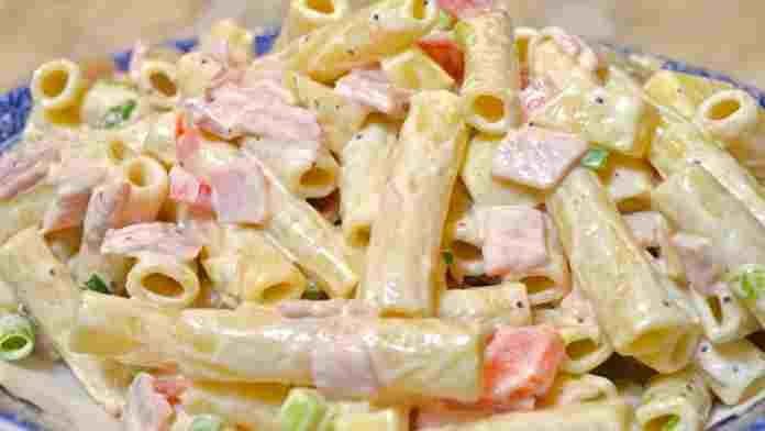 Nudelsalat mit Schinken und Käse