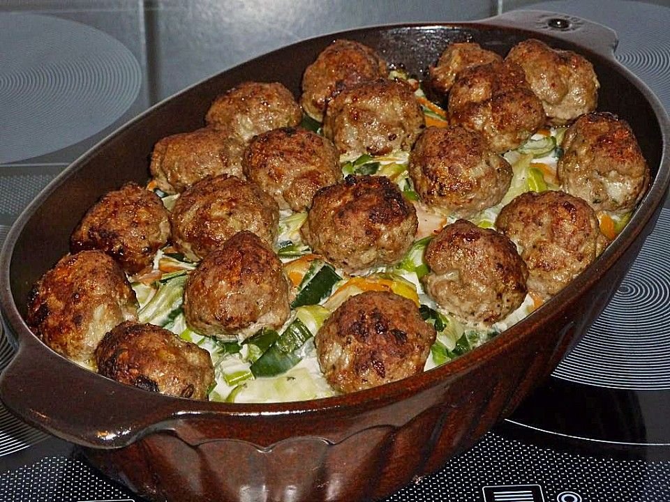 Kartoffelauflauf mit Lauch, Hackbällchen und Gorgonzola